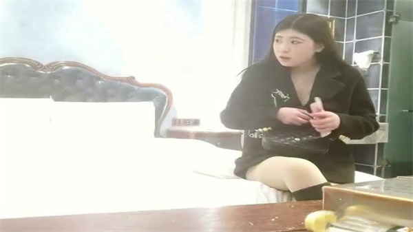 利哥探花极品女神蜜桃臀，被猛顶狂操浪叫爽翻天